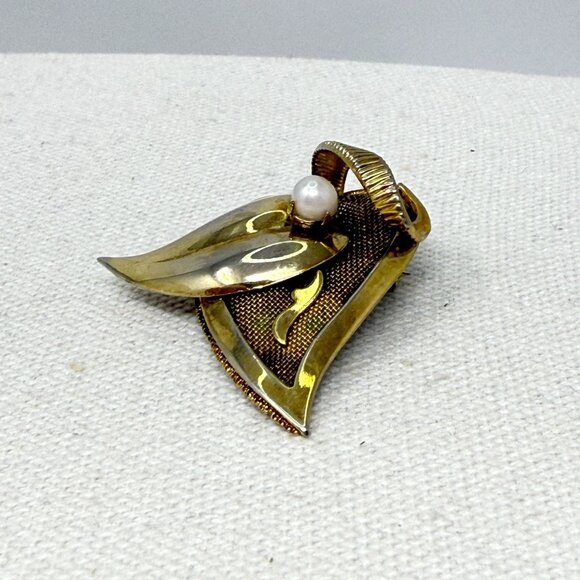Vintage Leaf Brooch Pin Faux Pearl Gold-Tone MCM Classic Old Money‎ retro - Picture 2 of 8